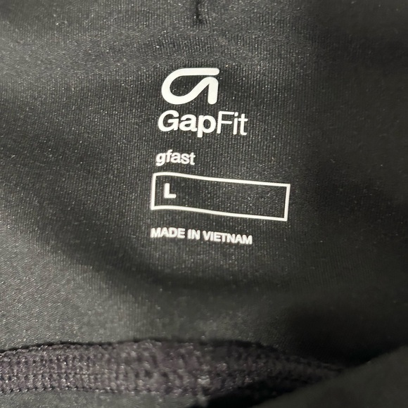 Brand new GapFit leggings high rise fitted through the leg in black,white, gray. - Picture 6 of 12
